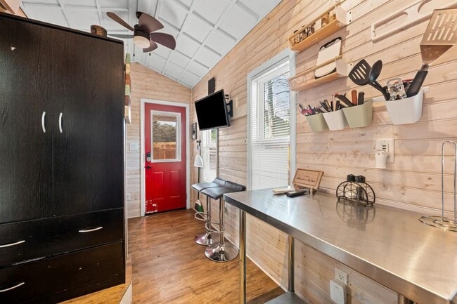 Building Photo - 414 Charles Pl