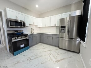 Building Photo - 335 Boulevard