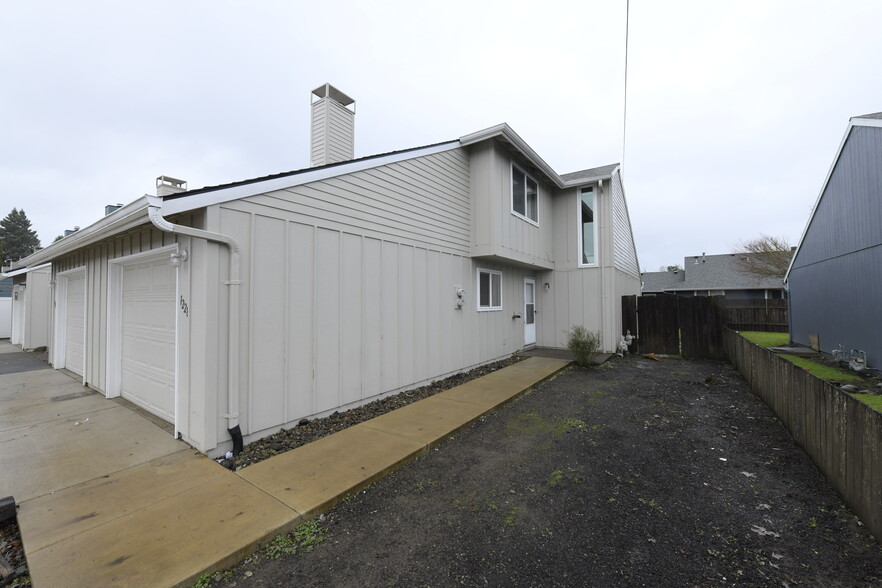 Building Photo - 1228 46th Pl SE