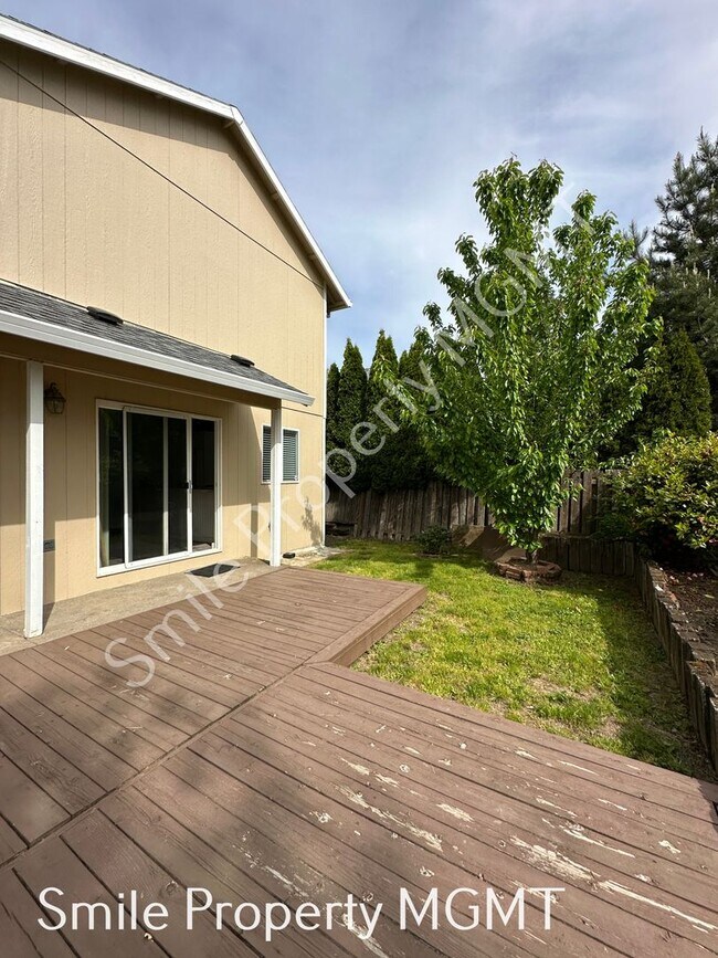 Building Photo - 3 Bedroom House in Happy Valley