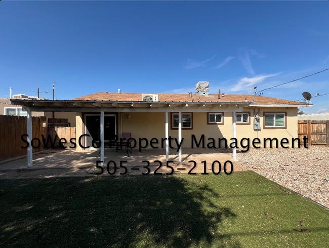Building Photo - Beautiful Remodeled 3 Bed 2 Bath Furnished...