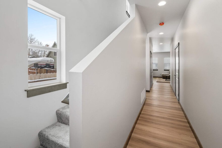 Building Photo - 2942 W Babcock St