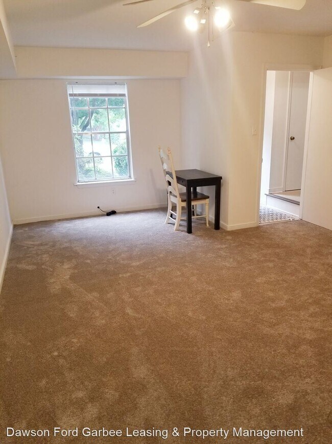 Building Photo - 3 br, 1.5 bath House - 424 West Cadbury Drive