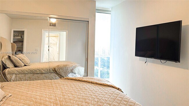 Building Photo - 3140 S Ocean Dr