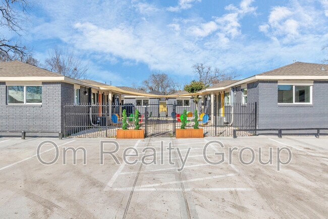 Building Photo - 3339 Simmons St