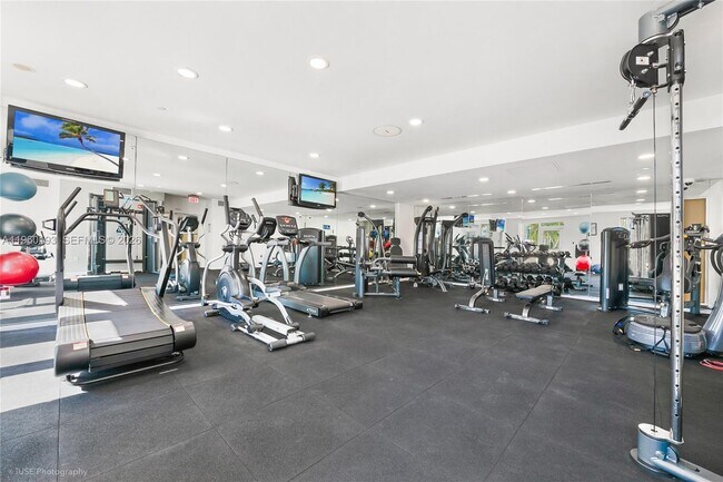 Building Photo - 10 Aragon Ave