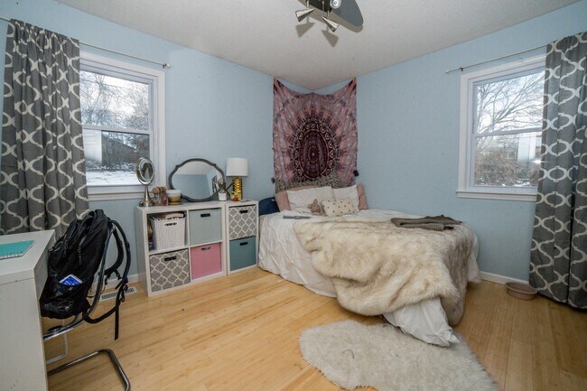 Building Photo - Lovely 3bed House off West Boulevard!!