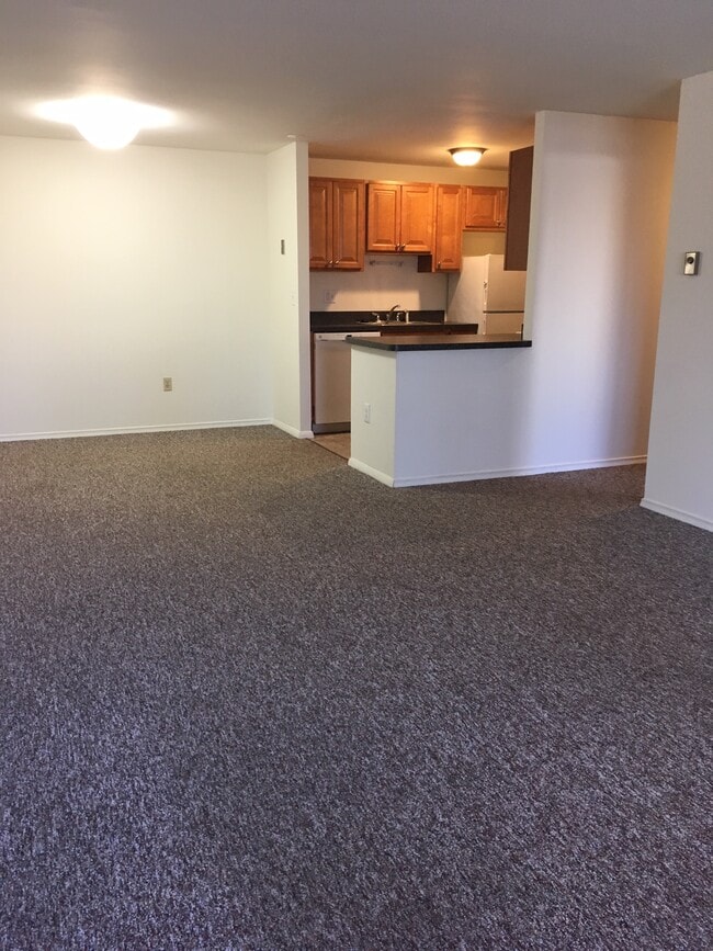 Building Photo - Hallmark Apartments