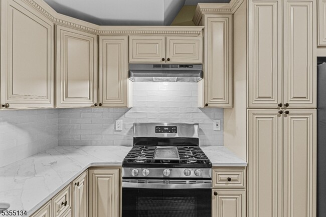 Building Photo - 388 Cook Ave