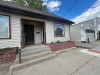 Building Photo - 1324 E Main St