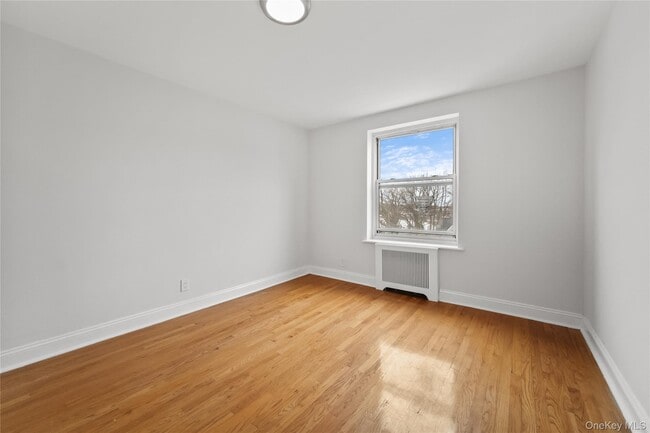 Building Photo - 730 Pelham Rd