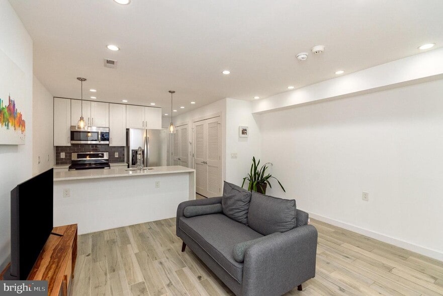 Open Living area, room for bar seating - 1741 1st St NW