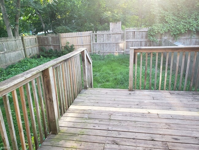 Building Photo - 3 br, 1.5 bath Duplex - 166 Lamoreaux Dr N...