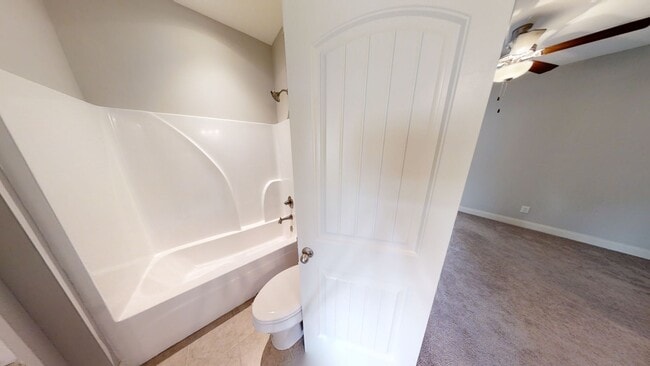 Building Photo - 3855 Academy Dr