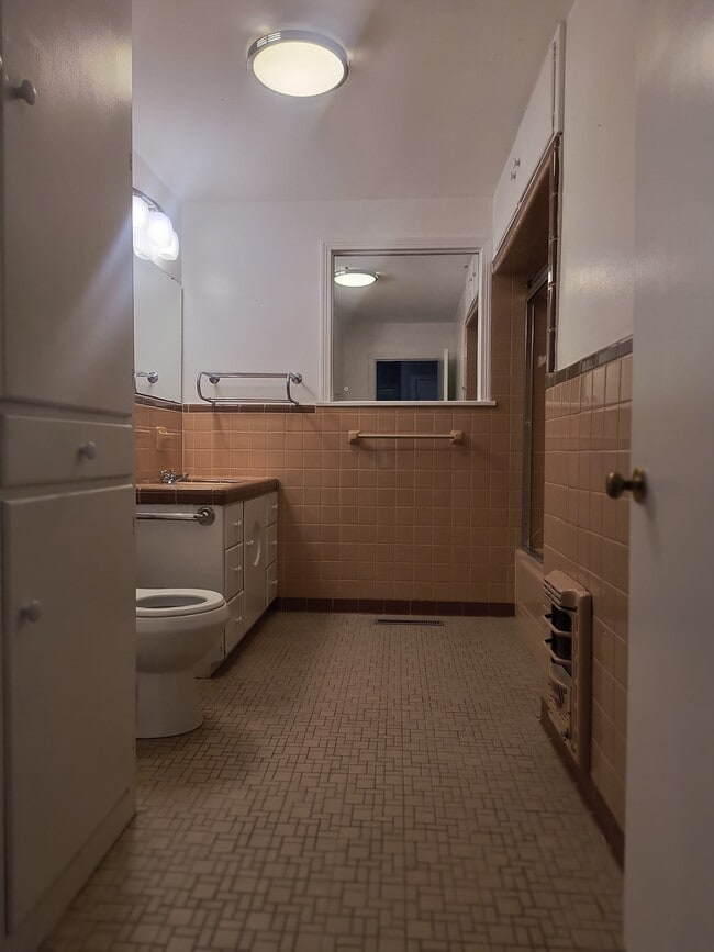 Building Photo - 2 Southern Pines Dr