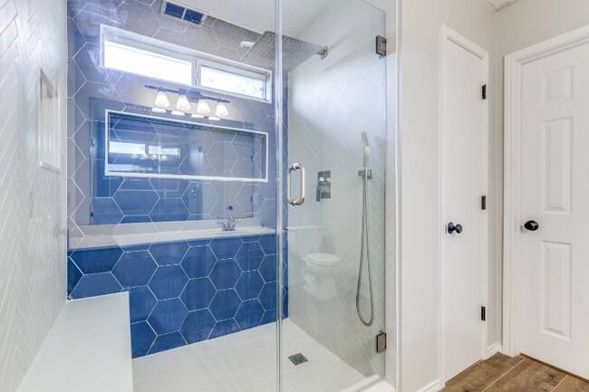 Building Photo - 2112 Royal Acres Trail