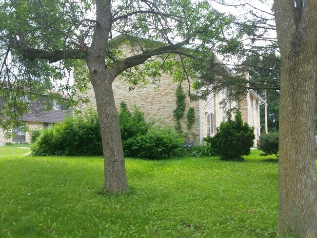 Building Photo - 5825 Balsam Rd