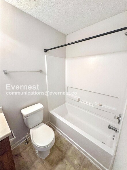 Building Photo - 8646 Thomas Ln