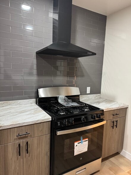 Building Photo - 13345 Burbank Blvd