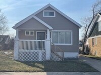 Building Photo - 12308 Flanders St