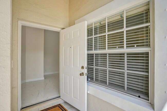 Building Photo - 5033 S La Sedona Cir