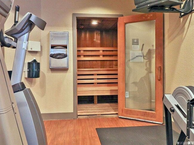 Building Photo - Newly Remodeled 1 Bed, 1 Bath Condo with O...