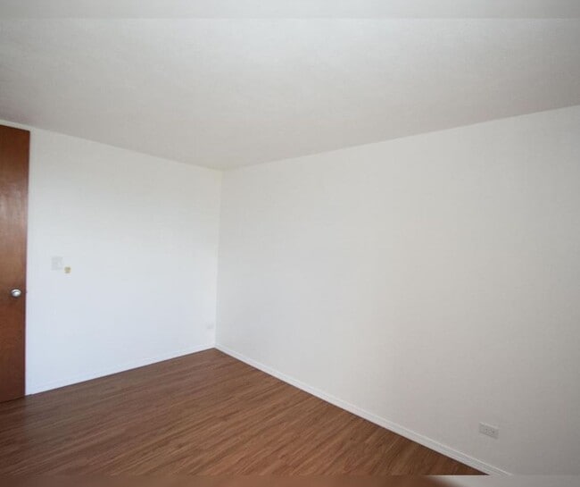 Building Photo - Queen Emma Gardens – 1-Bedroom Apartment f...