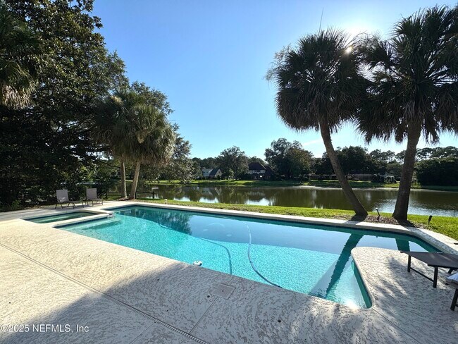 Building Photo - 7540 Hollyridge Rd
