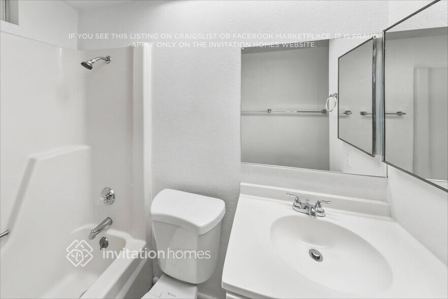 Building Photo - 3068 N 87th Ave