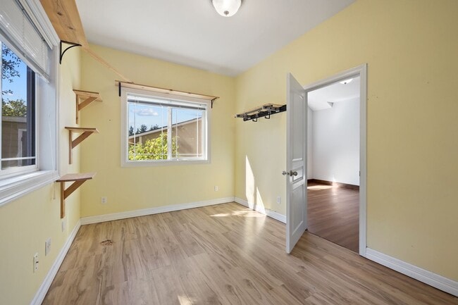 Building Photo - 2720 Sq. Ft. Character Home in downtown Ol...