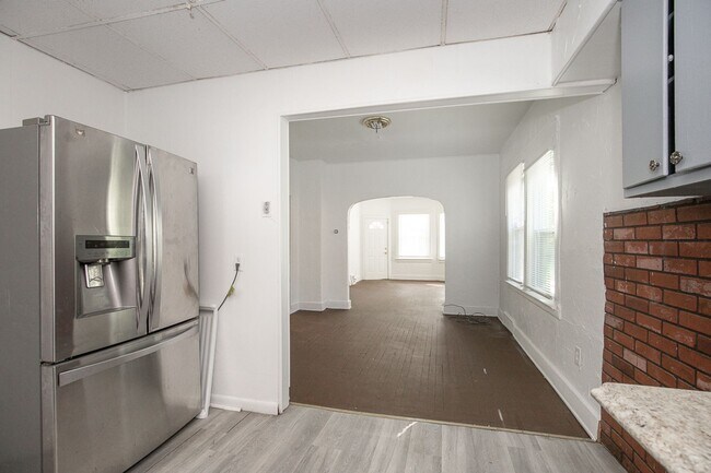 Building Photo - 2962 E 66th St