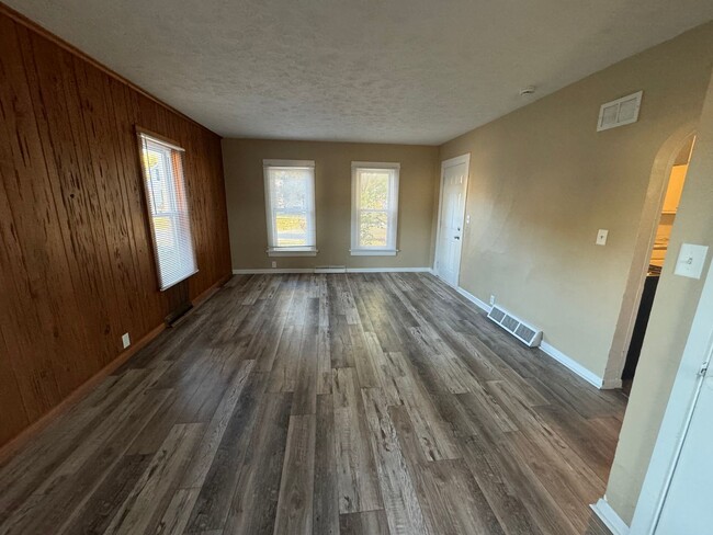 Building Photo - 3 Bedroom Rental in Hamilton School Distri...