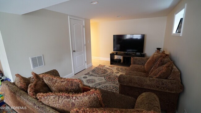 Building Photo - 65 Hurleys Ln