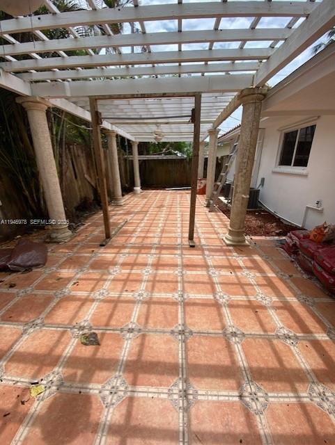 Building Photo - 1530 SW 23rd St