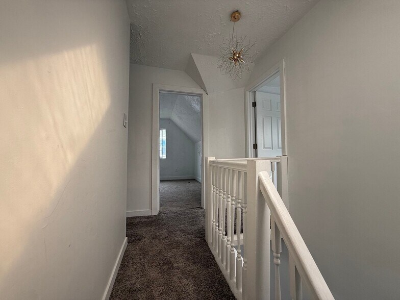 Building Photo - 1822 E Pacific Ave