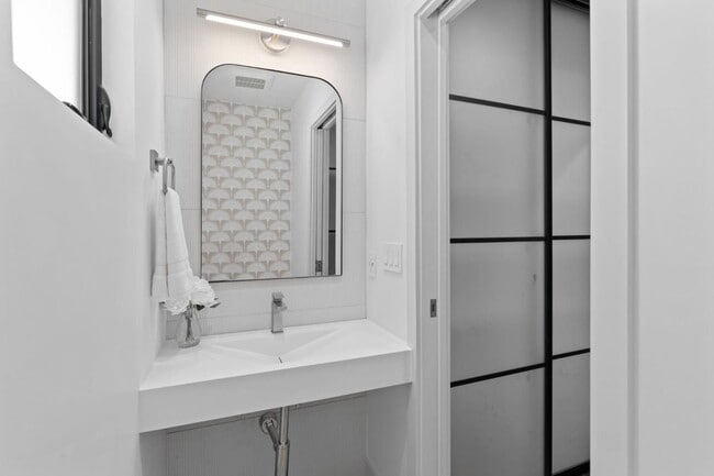 Building Photo - 810 W California Way