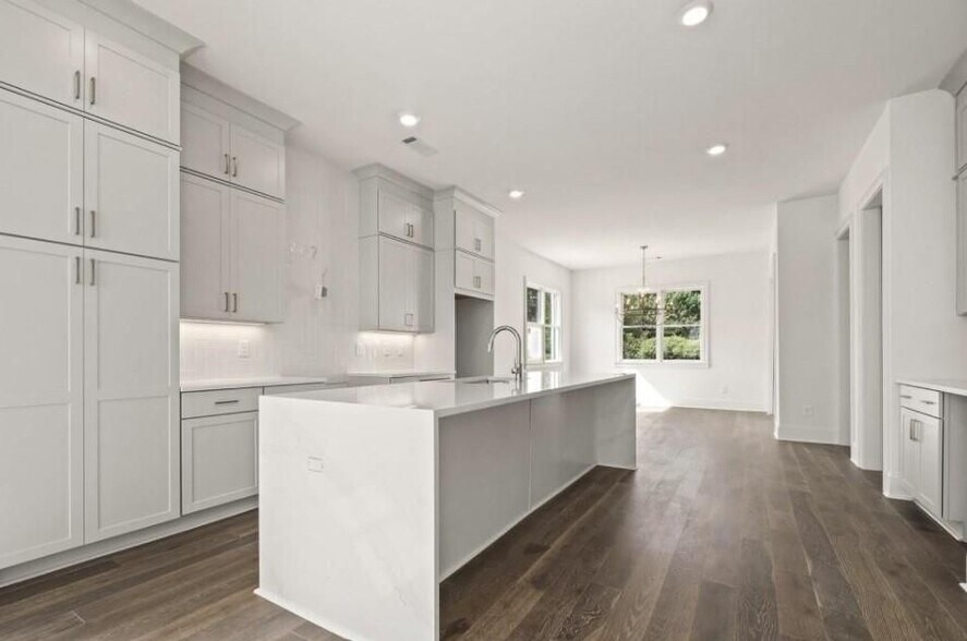 Building Photo - 3667 Peachtree Rd