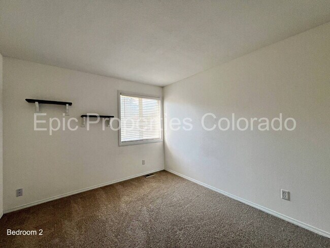 Building Photo - Adorable Burbs House