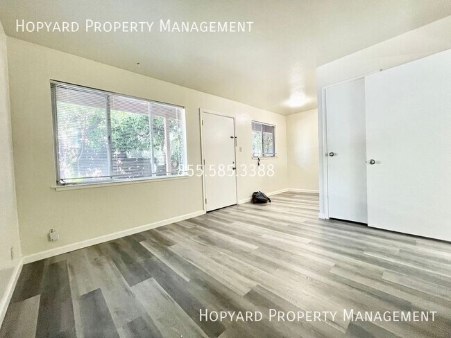 Building Photo - 2146 Sacramento St