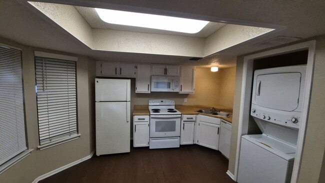 Building Photo - 6314 Cambridge Dr