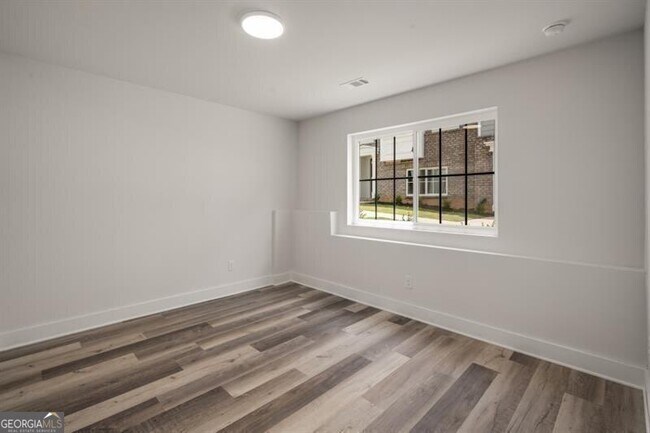 Building Photo - 3165 Dogwood Dr