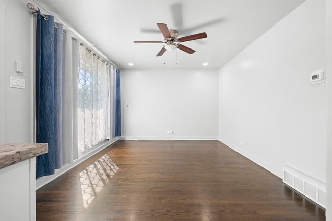 Building Photo - 251 Hickory St