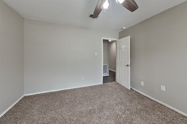 Building Photo - 5010 Diamondcliff Ct