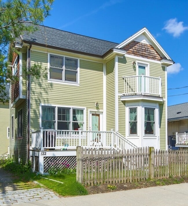 Primary Photo - 122 Clifton St