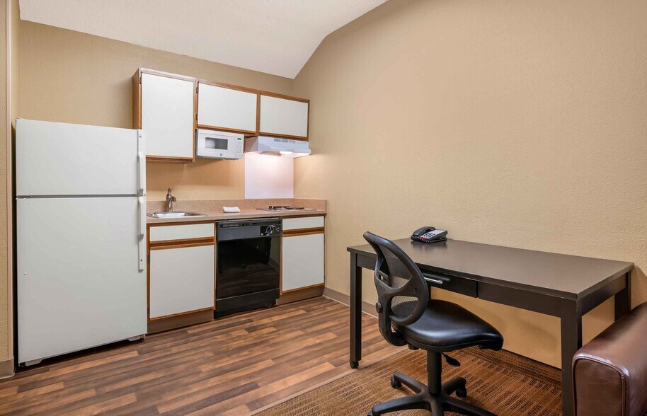 Building Photo - Furnished Studio-Indianapolis - West 86th St.