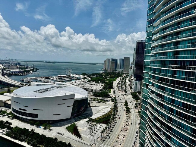 Building Photo - 900 Biscayne Blvd