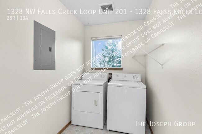 Building Photo - 1328 NW Falls Creek Loop