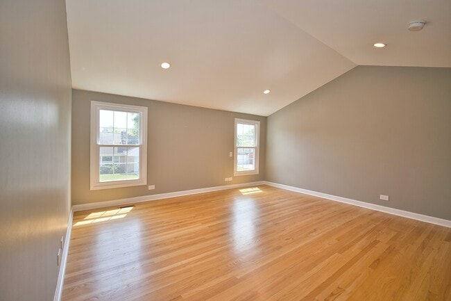 Building Photo - 6700 N Monticello Ave