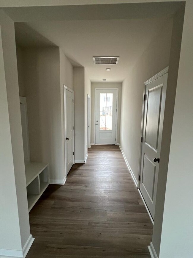 Building Photo - Townhome with 3BR/2.5BA Garage Located in ...