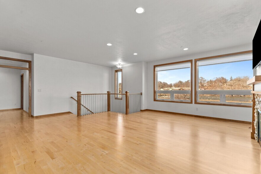 Building Photo - 1141 E Banta Ct